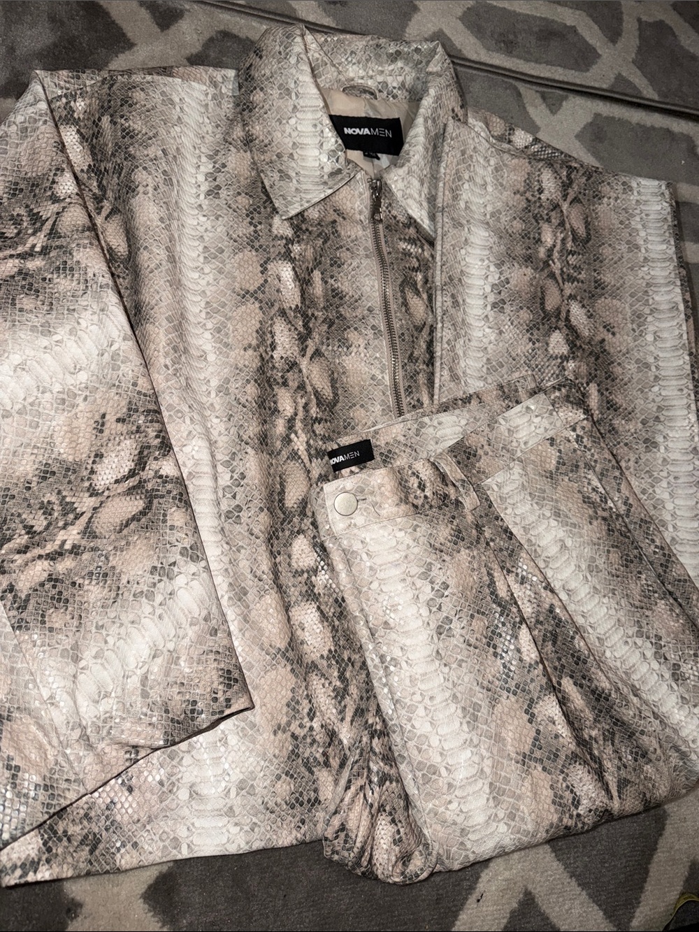 Men’s 46R 38X32 snake print wide leg matching set